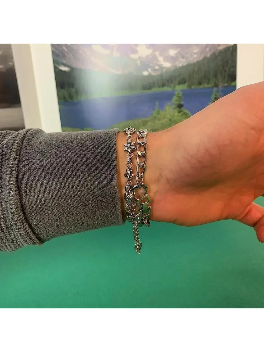 Simple Stainless steel Y2k 2000s style Cuban Link Bracelet. 9 inches length.